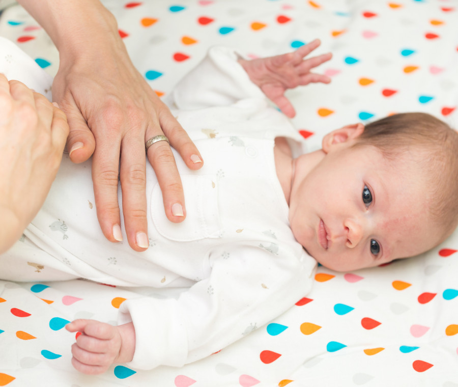 Coliche del neonato, cibi da evitare, cause e rimedi della pediatra