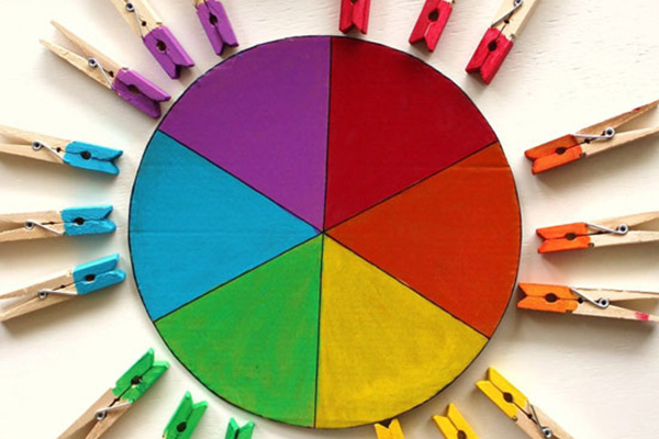 Giochi Montessori per imparare i colori